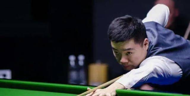 卫在场上展 卫在场上展