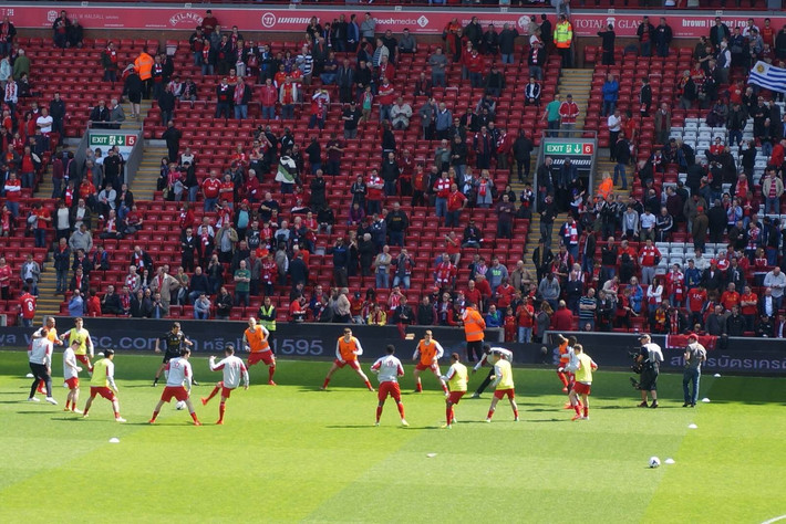 阴影笼罩 阴影笼罩